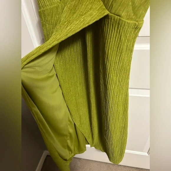 Lulu’s Chartreuse Tie-Back Faux-Wrap Midi Dress Size Large NWT - Picture 3 of 6